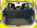 普段のお買い物や通勤、送迎等に十分な荷室スペースを確保しております。セカンドシートを倒すと、大きな荷物の積載も可能です♪