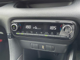 【 左右分離型フルオートエアコン 】運転席と助手席でそれぞれお好みの温度設定が可能で全席にも適切な空調をお届け致します!//