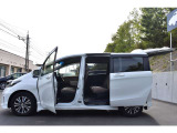 電動スライドドア搭載で、乗り降りも楽々でございます♪