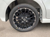 (株)あっぷる関西は業界経験者多数在籍!!新車ディーラー営業・大手中古車ディーラー営業・新車ディーラー整備士など、豊富な知識と経験をお客様の車選びや納車後のサポートをお手伝いさせて頂きます。