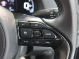 アダプティブクルーズコントロール機能付きです。走行中に先行車の様子を検知しながら、設定した車速の範囲内で先行車との距離のキープを支援します。詳細は販売店スタッフまでおたずねください。