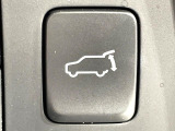 【パワーバックドア】スマートキーや運転席のボタンを押すだけでリアゲートが自動で開閉します!荷物を持っている時や、高い位置にあるバックドアを閉める際に便利な機能です♪