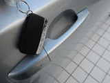 【キーレスエントリー】バッグやポケットからキーを取り出すことなく車にアクセスして、ロックとアラームを設定できます。 毎日の利便性をさらに高める機能です。