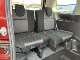 サードシートもスライドしますので荷室や足元の広さ調整ができます。