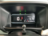 メーター内には、外気温・平均車速・平均燃費・瞬間燃費・走行可能距離のECO情報が表示できる機能があります!