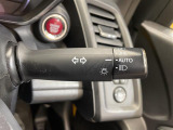 【オートライト(AUTO)】外の明るさをシステムが感知して、自動でヘッドライトが点灯します!ヘッドライトをつけ忘れを防ぐ便利機能です。