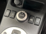 【オールモード4&times;4】2WD/4WDモードを手軽に切り替え可能。燃費重視の2WD、スタック時に役立つLOCK、AUTOモードでは4WDの配分を自動で調整し、路面状況を問わず安定した走りをサポート。