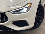 ●LEDヘッドライト:夜間走行時も良好な視界を確保し安心して運転できる高輝度LEDヘッドライトを装備!点灯速度が早く、消費電力も抑えられています。