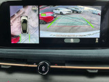 アラウンドビューモニターは自車の前方・後方・側面映像をモニタ-に映して離合時・駐車時などにとても便利です。