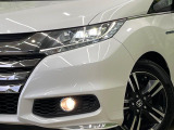 【LEDヘッドライト】悪天候や夜間走行時も良好な視界を確保し安心して運転できる高輝度LEDヘッドライトを装備!点灯速度が早く、消費電力も抑えられています。