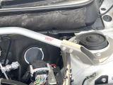 【STIタワーバー】お車の剛性を高めるタワーバーを装備。よりスムーズなコーナリング走行が可能となり、走りも楽しめます。