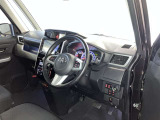 見通しのよいすっきりとした視界で、誰でも運転しやすいです。運転のしやすさは疲れにくさにも繋がりますよ♪