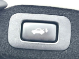 【パワーバックドア】スマートキーや運転席のボタンを押すだけでリアゲートが自動で開閉します!荷物を持っている時や、高い位置にあるバックドアを閉める際に便利な機能です♪