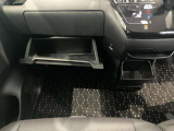 収納スペースもたくさん有ります☆車検証や小物類などすっきり収納♪