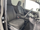 【運転席】座り心地が良いシートなので長時間の運転でも快適にお過ごしいただけます。新品のフロアマットのご注文も可能です。掲載箇所以外にご希望の写真がございましたらお気軽にお問い合わせ下さい。