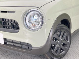 【LEDヘッドライト】悪天候や夜間走行時も良好な視界を確保し安心して運転できる高輝度LEDヘッドライトを装備!点灯速度が早く、消費電力も抑えられています。