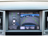 【アラウンドビューモニター】駐車時など車両を空から見下ろしているような視点で周囲を表示!さらに周囲の移動物を検知し、モニターのディスプレイ上の表示と音でドライバーの注意を喚起します!