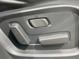 【メモリー機能付きパワーシート】ドライバーごとに設定したシート位置を記憶して、ボタン一つで切り替えできる便利な機能!運転する方が複数名いらっしゃるご家庭におすすめです♪