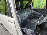 運転席シート廻りは使用感も少なく、良好な状態となっています。丁寧に使われていたことがよくわかりますね。