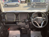 広々とした車内空間は落ち着いた雰囲気があり、快適にお過ごし頂けます。