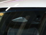 【PCS】ミリ波レーダーと単眼カメラを併用したセンサーで前方の車両と昼夜歩行者・自転車/昼間自動二輪車を検知し、それに基づく統合的な制御により、事故の回避や衝突被害の軽減を支援します。