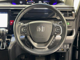 マニュアル車のような感覚で、ワインディングロードでも車を操れるパドルシフト付きです。長い下り坂でのエンジンブレーキや、高速道路の合流の際の加速も思いのままに操ることができ楽しめます