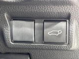 【パワーバックドア】スマートキーや運転席のボタンを押すだけでリアゲートが自動で開閉します!荷物を持っている時や、高い位置にあるバックドアを閉める際に便利な機能です♪