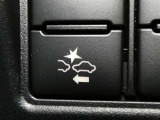 【PCS(プリクラッシュセーフティーシステム】・・・進路上の車両を前方センサーで検出し、衝突の可能性が高いと判断したときに、警報やブレーキ力制御により運転者の衝突回避操作を補助します。