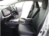 高いホールド性で運転姿勢が安定します。長距離ドライブでも疲れにくいのが魅力です。快適なドライビングライフをお送りください♪