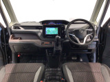 【前方視界】開放的な前方視界!運転がしやすく疲れにくいです♪窓が大きく、見通しがとっても良いおクルマですよ♪