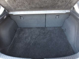 日常の使用に十分な広さの荷室です♪簡単な操作でシートアレンジもできます♪