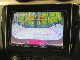 【バックカメラ】駐車時に後方がリアルタイム映像で確認できます。大型商業施設や立体駐車場での駐車時や、夜間のバック時に大活躍!運転スキルに関わらず、今や必須となった装備のひとつです!