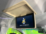 【フリップダウンモニター】大画面モニターで後席でもエンタメをお楽しみいただけます。小さなお子様にも大人気の装備です♪