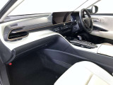すっきりとしたデザインの内装は、さすがトヨタ車の上品さを感じます。