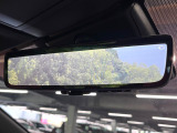 【デジタルインナーミラー】後席の大きな荷物や同乗者で後方が確認しづらい時でも安心!カメラが撮影した車両後方の映像をルームミラー内に表示。クリアな視界で状況の確認が可能です!