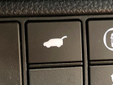 【パワーバックドア】スマートキーや運転席のボタンを押すだけでリアゲートが自動で開閉します!荷物を持っている時や、高い位置にあるバックドアを閉める際に便利な機能です♪
