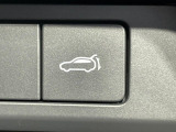 【パワーバックドア】スマートキーや運転席のボタンを押すだけでリアゲートが自動で開閉します!荷物を持っている時や、高い位置にあるバックドアを閉める際に便利な機能です♪