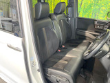 運転席シート廻りは使用感も少なく、良好な状態となっています。前オーナー様が丁寧に使っていたことがよくわかりますね。