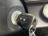 【キーレス】少し離れた場所からでもボタン一つでドアの開錠・施錠ができるのでとっても便利!ドアの鍵穴周りに傷をつけることもありません♪