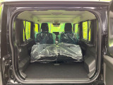 普段のお買い物や通勤、送迎等に十分な荷室スペースを確保しております。セカンドシートを倒すと、大きな荷物の積載も可能です♪
