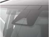 サポカーSとは、衝突被害軽減ブレーキに加えて、高齢者に多いと言われている踏み間違い事故防止をサポートする機能です。詳しくは販売店スタッフまでおたずねください。