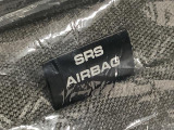 【サイドエアバッグ】シートのドア側に搭載されるサイドエアバッグは、乗員の頭部と胸部を守り上体への衝撃を軽減します!
