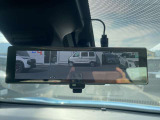 スマートルームミラー・後部座席に人が座っている時や、荷物が多い際でも後方確認がしやすいです。