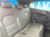 ●後部座席も気になるようなキズ・汚れやへたり等、大きなダメージはなく、良好な状態です。