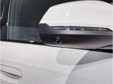 【BMWミラー】視認性の高いスタイリッシュなミラー。自動防眩機能も付いており夜間のドライビングをサポートします。