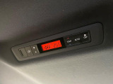 【リアオートエアコン】広い後部座席には必須の機能!風量や温度を自動で調整し前席と同様な車内環境にしてくれるリアオートエアコンを装備。夏の暑さも冬の寒さもストレスなく快適にお過ごしいただけます♪