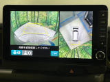 【マルチビューカメラシステム】専用のカメラにより、上から見下ろしたような視点で360度クルマの周囲を確認することができます☆死角部分も確認しやすく、狭い場所での切り返しや駐車もスムーズに行えます。