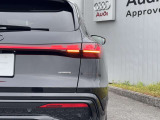 Audiのテールライトは、スタイリッシュで洗練されたデザインが特徴で、多くのモデルでLEDテールライトを採用しております。また、テールライトには動的ウィンカー機能が搭載されているモデルもあります。
