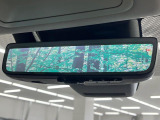 【デジタルインナーミラー】後席の大きな荷物や同乗者で後方が確認しづらい時でも安心!カメラが撮影した車両後方の映像をルームミラー内に表示。クリアな視界で状況の確認が可能です!