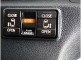 両側パワースライドドア付きだから、狭い駐車スペースなどでの 乗り降りラクラク!小さなお子さまのいるご家庭には嬉しい装備。